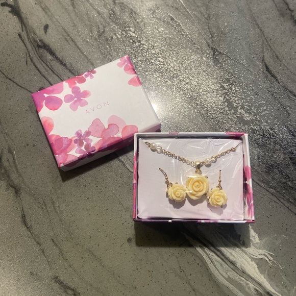 Avon Necklace + Earrings Set - Picture 1 of 4